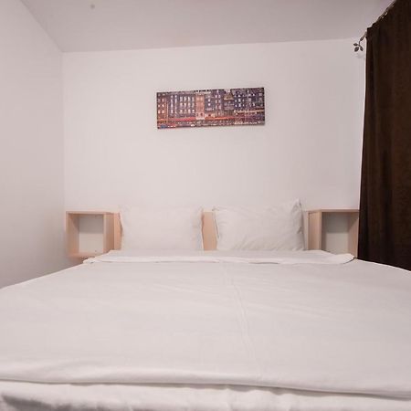 מלון Douăzeci şi Trei August Casa 4 Odai מראה חיצוני תמונה