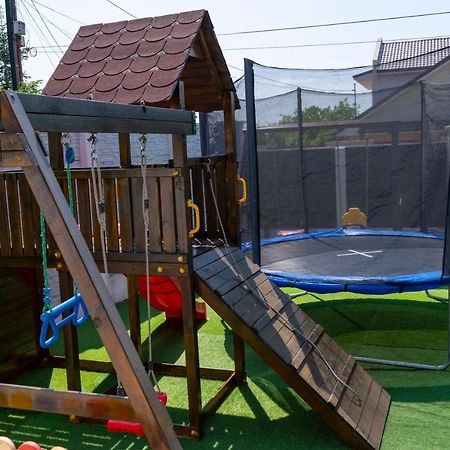 מלון Douăzeci şi Trei August Casa 4 Odai מראה חיצוני תמונה