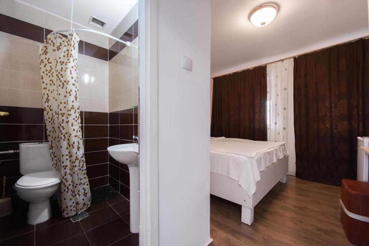 מלון Douăzeci şi Trei August Casa 4 Odai מראה חיצוני תמונה