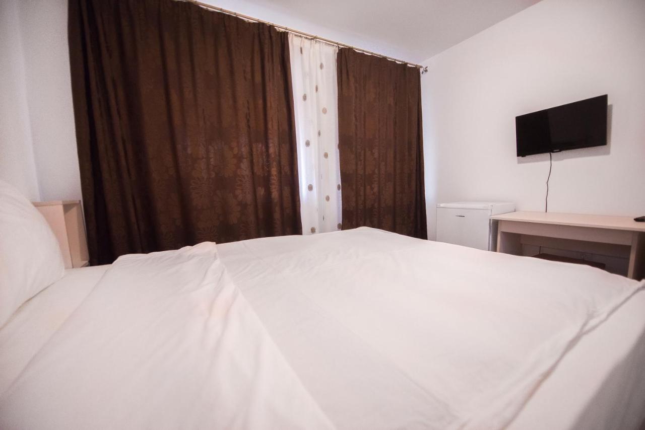 מלון Douăzeci şi Trei August Casa 4 Odai מראה חיצוני תמונה