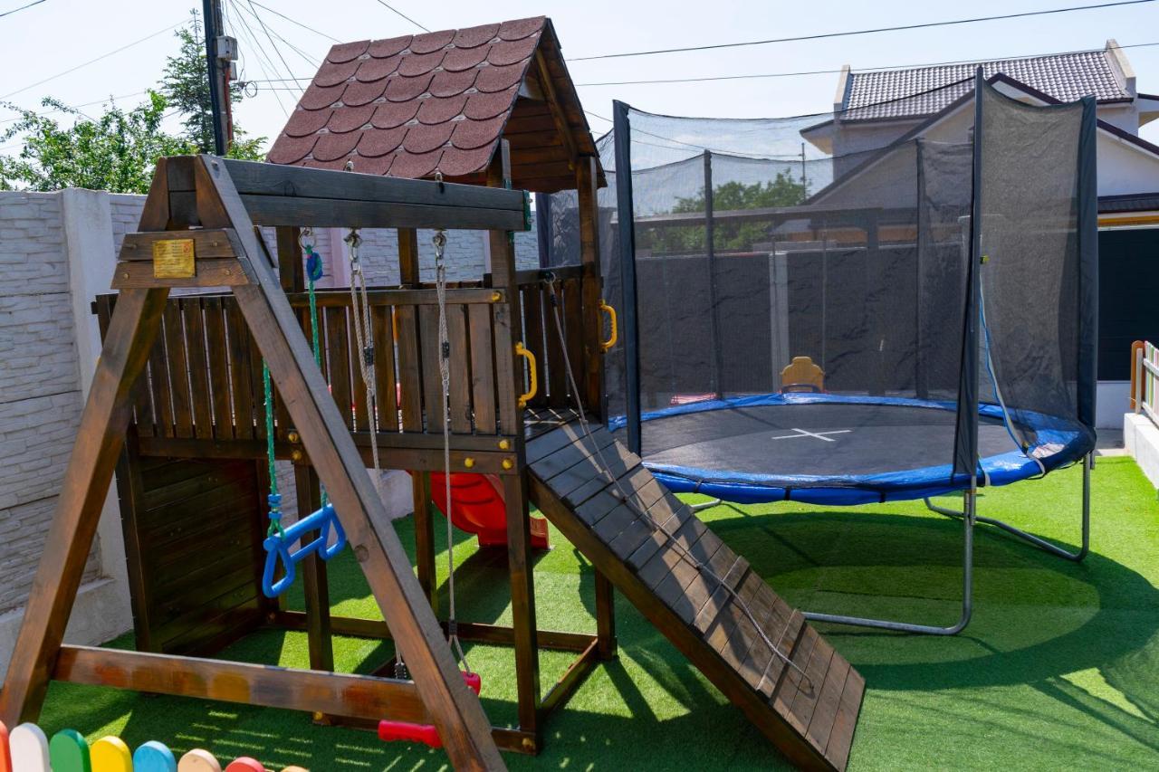 מלון Douăzeci şi Trei August Casa 4 Odai מראה חיצוני תמונה